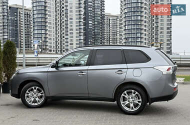 Позашляховик / Кросовер Mitsubishi Outlander 2013 в 