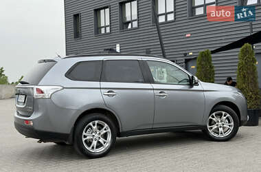 Позашляховик / Кросовер Mitsubishi Outlander 2013 в 