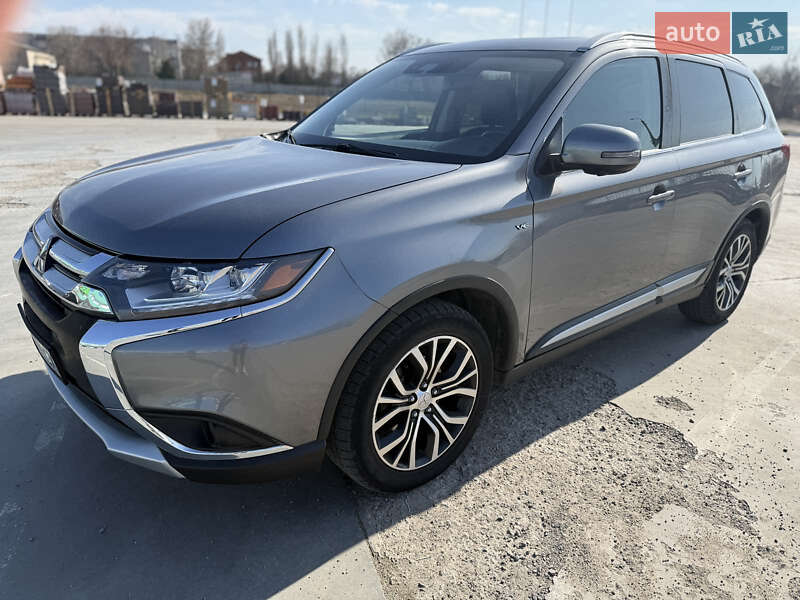 Внедорожник / Кроссовер Mitsubishi Outlander 2018 в Вознесенске