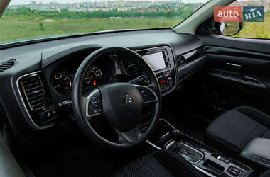 Внедорожник / Кроссовер Mitsubishi Outlander 2019 в 