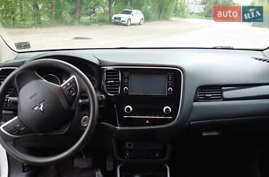 Внедорожник / Кроссовер Mitsubishi Outlander 2020 в 