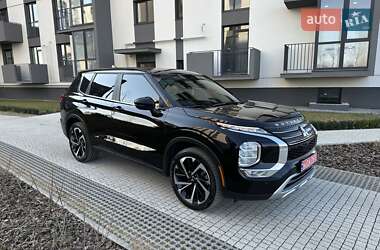 Внедорожник / Кроссовер Mitsubishi Outlander 2022 в 