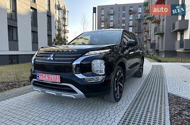 Внедорожник / Кроссовер Mitsubishi Outlander 2022 в 