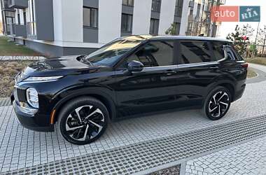 Внедорожник / Кроссовер Mitsubishi Outlander 2022 в 