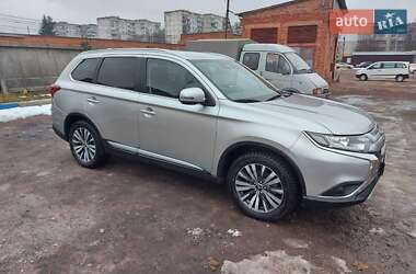 Внедорожник / Кроссовер Mitsubishi Outlander 2019 в Чернигове