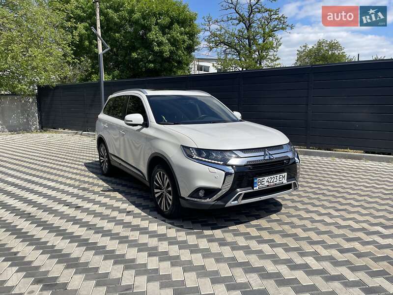 Внедорожник / Кроссовер Mitsubishi Outlander 2018 в Николаеве
