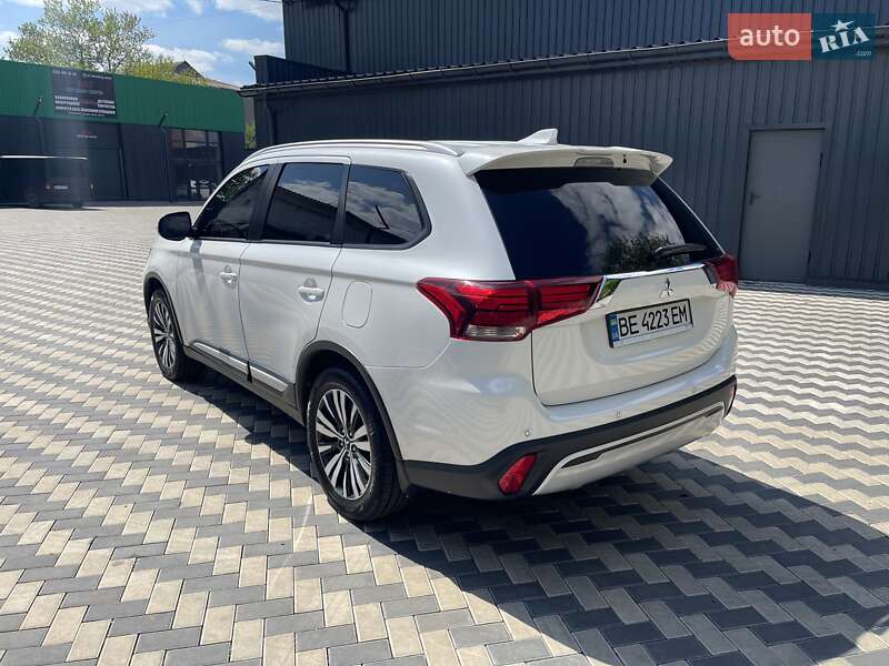 Внедорожник / Кроссовер Mitsubishi Outlander 2018 в Николаеве