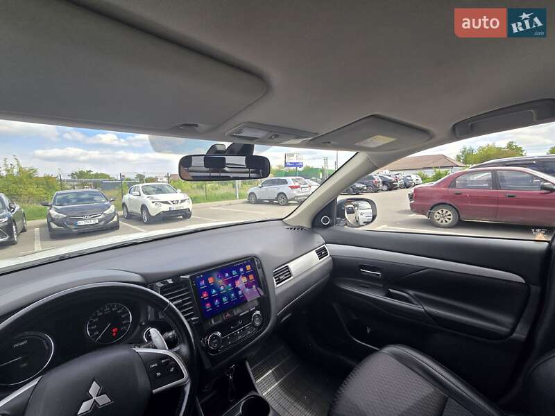 Внедорожник / Кроссовер Mitsubishi Outlander 2014 в Киеве
