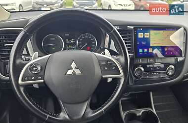 Позашляховик / Кросовер Mitsubishi Outlander 2014 в 