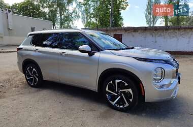 Внедорожник / Кроссовер Mitsubishi Outlander 2022 в 