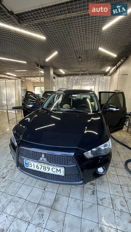 Внедорожник / Кроссовер Mitsubishi Outlander 2010 в 