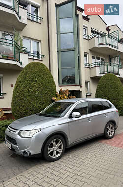 Позашляховик / Кросовер Mitsubishi Outlander 2014 в Києві