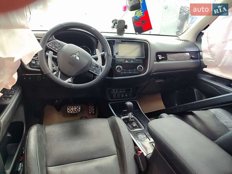 Внедорожник / Кроссовер Mitsubishi Outlander 2017 в Запорожье