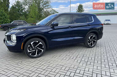 Позашляховик / Кросовер Mitsubishi Outlander 2022 в 