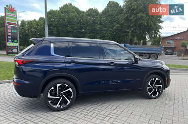 Позашляховик / Кросовер Mitsubishi Outlander 2022 в 