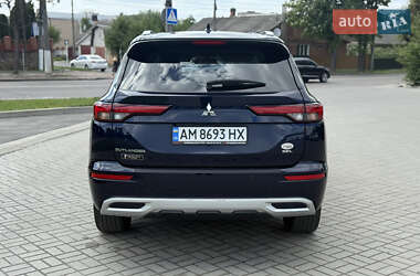 Позашляховик / Кросовер Mitsubishi Outlander 2022 в 