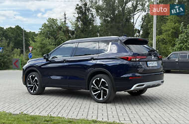 Позашляховик / Кросовер Mitsubishi Outlander 2022 в 