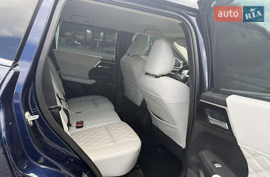 Позашляховик / Кросовер Mitsubishi Outlander 2022 в 