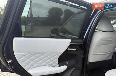 Позашляховик / Кросовер Mitsubishi Outlander 2022 в 