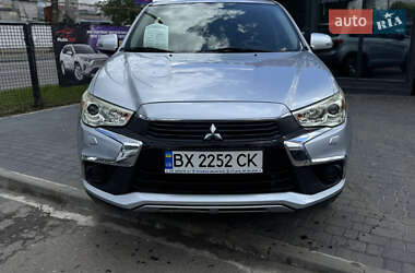 Позашляховик / Кросовер Mitsubishi Outlander 2016 в 