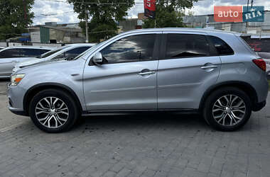 Позашляховик / Кросовер Mitsubishi Outlander 2016 в 