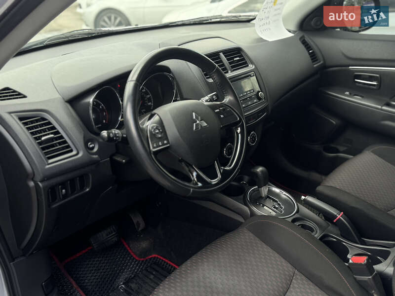 Позашляховик / Кросовер Mitsubishi Outlander 2016 в Хмельницькому