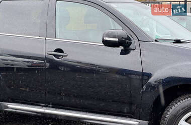 Внедорожник / Кроссовер Mitsubishi Outlander 2010 в 
