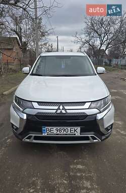 Внедорожник / Кроссовер Mitsubishi Outlander 2020 в Первомайске