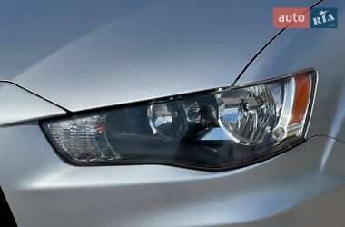 Внедорожник / Кроссовер Mitsubishi Outlander 2011 в 