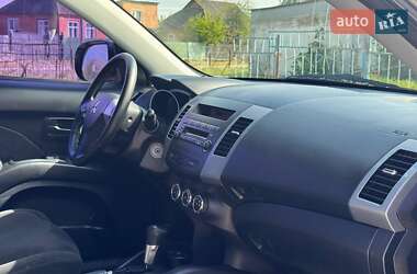Внедорожник / Кроссовер Mitsubishi Outlander 2011 в 