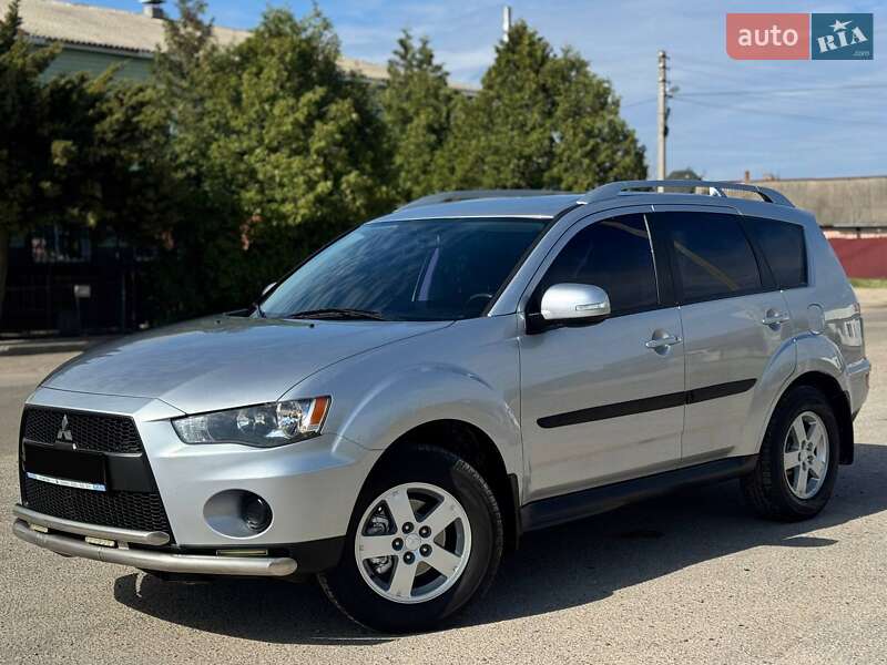 Внедорожник / Кроссовер Mitsubishi Outlander 2011 в 