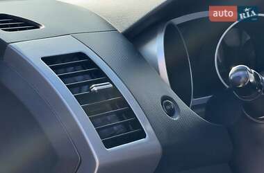 Внедорожник / Кроссовер Mitsubishi Outlander 2011 в 