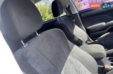 Внедорожник / Кроссовер Mitsubishi Outlander 2011 в 