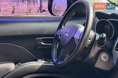Внедорожник / Кроссовер Mitsubishi Outlander 2011 в 
