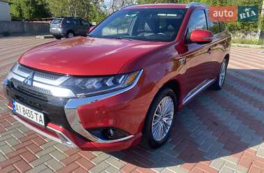 Позашляховик / Кросовер Mitsubishi Outlander 2019 в 