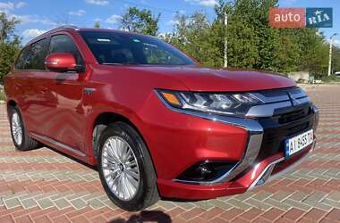 Позашляховик / Кросовер Mitsubishi Outlander 2019 в 