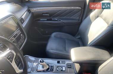 Позашляховик / Кросовер Mitsubishi Outlander 2019 в 