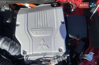 Позашляховик / Кросовер Mitsubishi Outlander 2019 в 