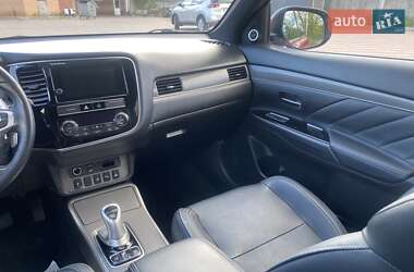 Позашляховик / Кросовер Mitsubishi Outlander 2019 в 