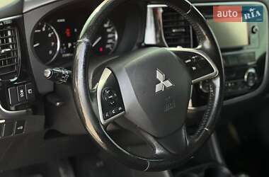 Позашляховик / Кросовер Mitsubishi Outlander 2012 в 