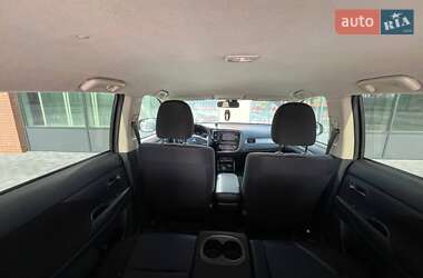 Позашляховик / Кросовер Mitsubishi Outlander 2012 в 