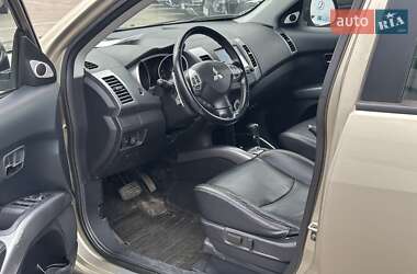 Внедорожник / Кроссовер Mitsubishi Outlander 2009 в 