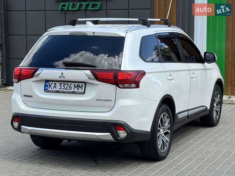 Внедорожник / Кроссовер Mitsubishi Outlander 2016 в Одессе