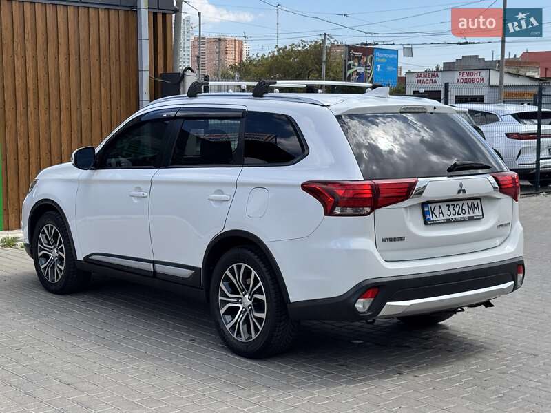 Внедорожник / Кроссовер Mitsubishi Outlander 2016 в Одессе