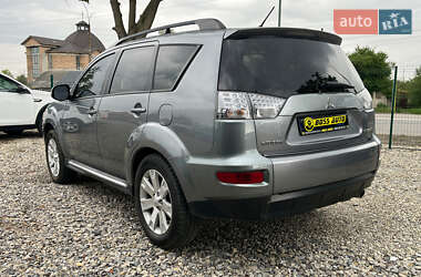 Внедорожник / Кроссовер Mitsubishi Outlander 2013 в 