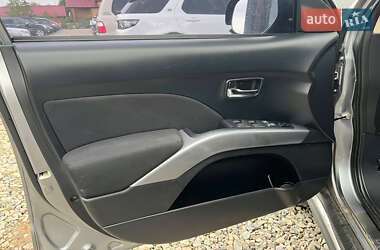 Внедорожник / Кроссовер Mitsubishi Outlander 2013 в 