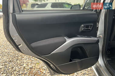 Внедорожник / Кроссовер Mitsubishi Outlander 2013 в 