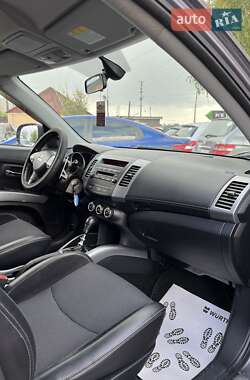 Внедорожник / Кроссовер Mitsubishi Outlander 2009 в 