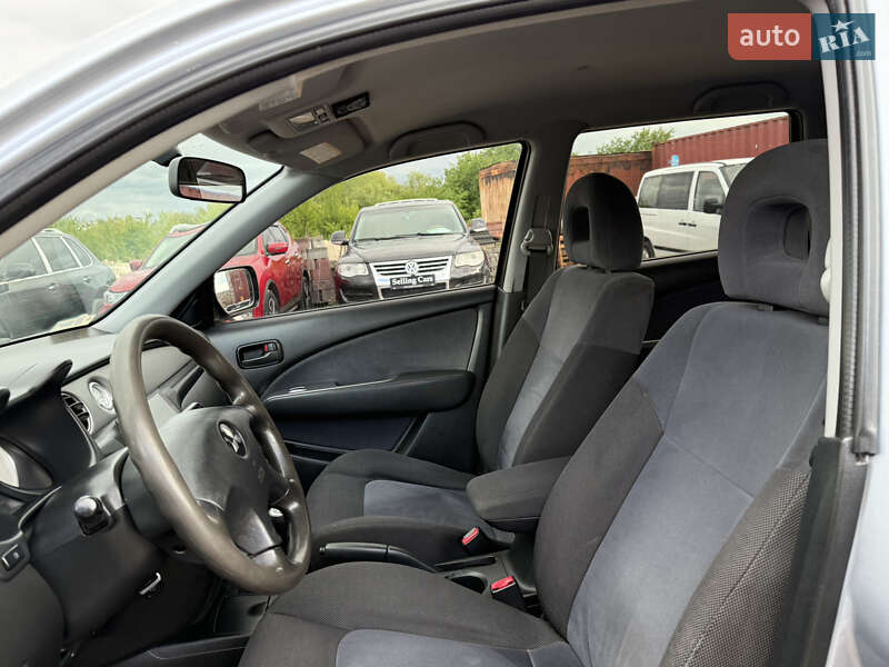 Позашляховик / Кросовер Mitsubishi Outlander 2003 в Рівному