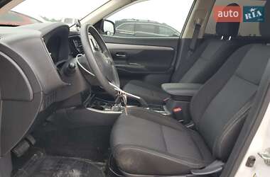 Внедорожник / Кроссовер Mitsubishi Outlander 2018 в 